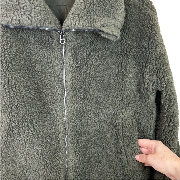 Lululemon - Women’s ‘Cinchable’ Fleece Zip-Up Jacket, Dark Olive - Green, Size 2 - Picture 11 of 16